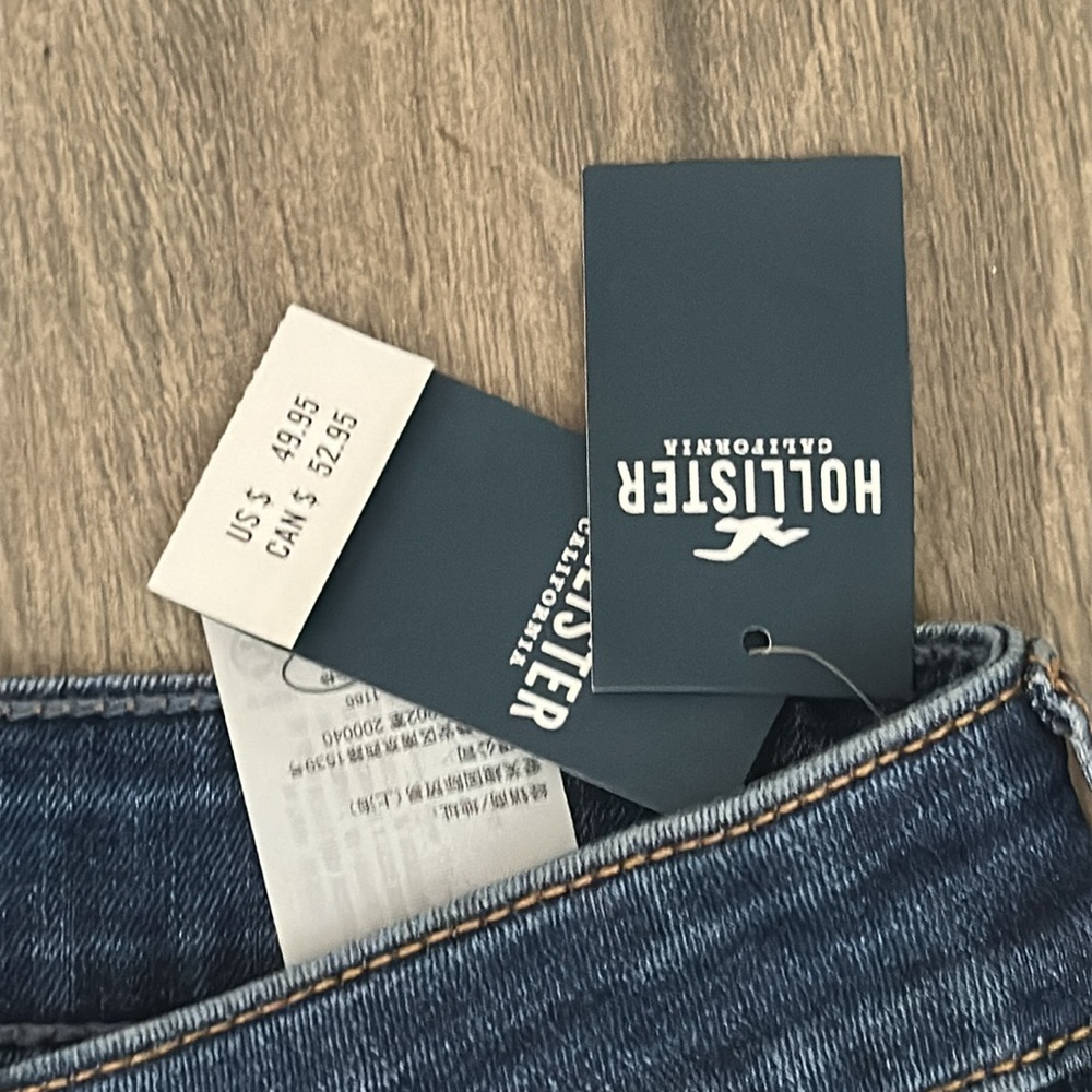 Hollister Women’s Low Rise Flare Blue Jeans, size 28S. NWT - Picture 5 of 7